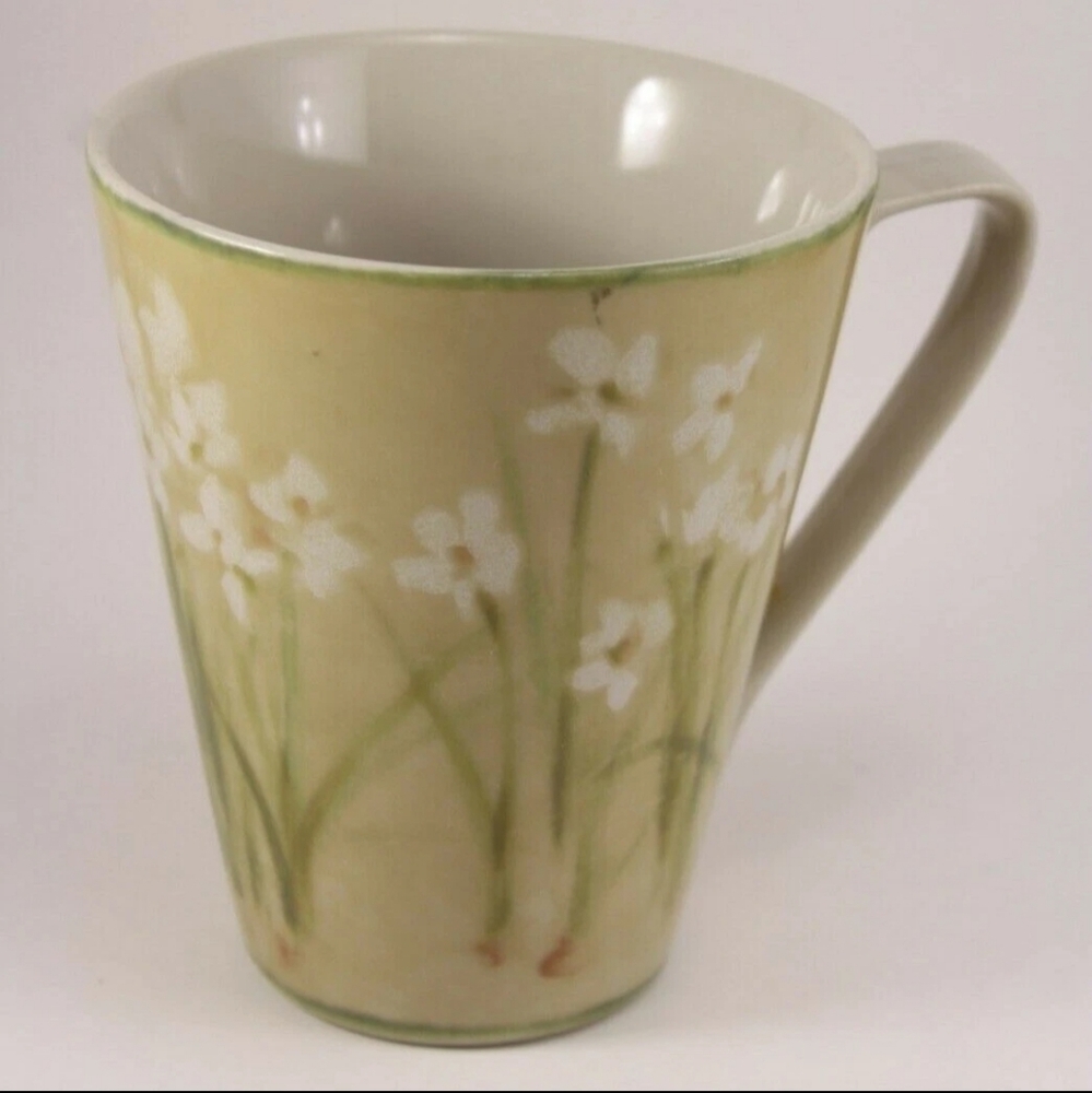 222 FIFTH Cheri Blum Narcissus Daffodil Coffee Mug Cup Replacement Floral